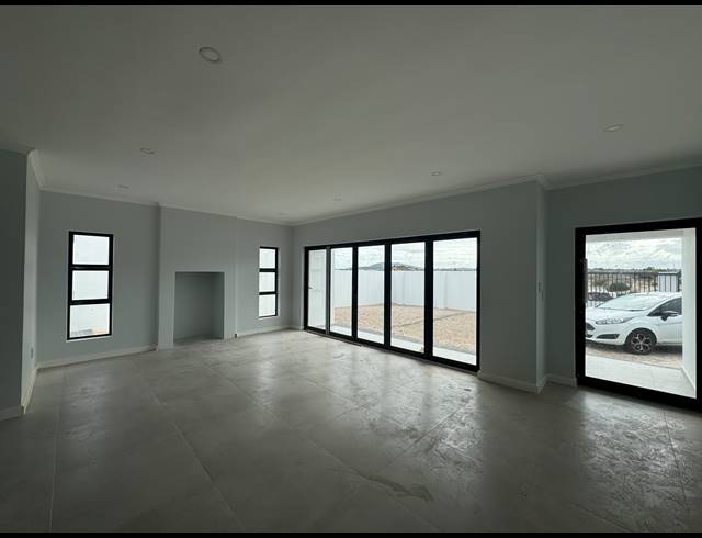 5 BEDROOM HOUSE FOR SALE IN SANDOWN